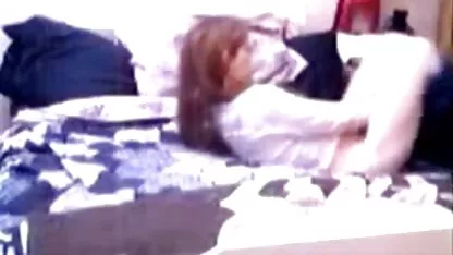 Dva najzesca jebacina su momka zavela vjekovnog susjeda u njenom stanu