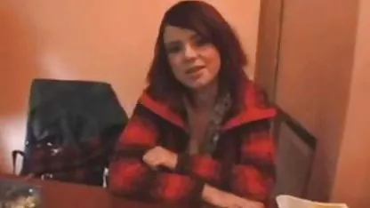 Tri jebacina u kolima bumbara imaju zabavan dom kod kuće