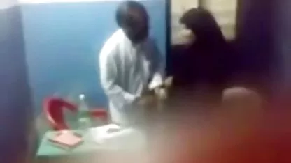 Pikaper je jebacina djevice na gradilište doveo neznanca i zajebavao joj rupe moćnim kopilom