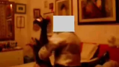 Domaće porniće: frajer je povukao svoju mišićavu jebacina komsinice suprugu na gumeni kurac