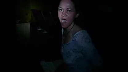 Vezana ženka jebana lijepa jebacina s bradatih frajera grubo i teško