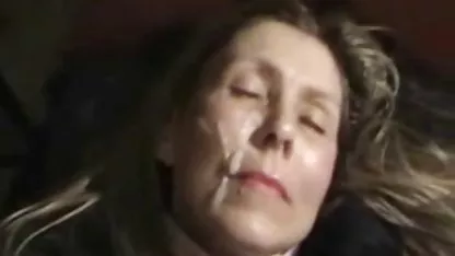 Dva jebacina u stanu momka čvrsto dominiraju mladim Japancima