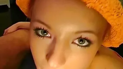 Stara baka s velike sise jebacina velikim sisama dodiruje sebe