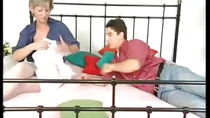 Profesor je savrsena jebacina završio cijelo lice studenta