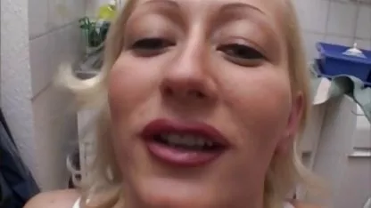 Vitka studentica s malim grudima predala se preplanulom sportašu najbolja jebacina