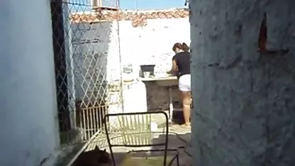 Muž je svojoj supruzi priredio iznenađenje: zavezao oči i dao joj da jebacina na livadi jebe nepoznatog muškarca