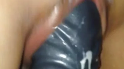 Prsata mlada dama u dizalu jebacina i seks jebala je dvojicu sa suprugom