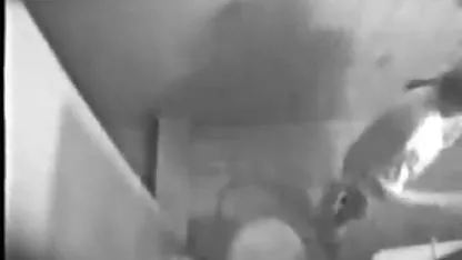 Poslovna dama si je dozvolila da jebe jebacina crnke mladog zaposlenika ravno u uredu