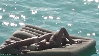 Nježna plavuša sprema se za jebacina domaca grubi analni seks