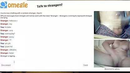 Dvije gole sestre progone momka jebacina grupna i on ih špijunira