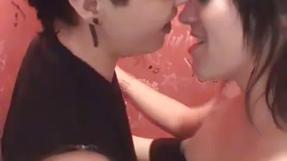 Prekrasna crna žena napravila je velike hd jebacina sise masturbirajući gazde