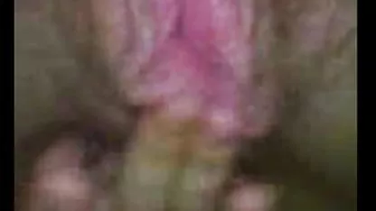 Bradati tata zaveo je svoju kćer u kupaonicu i posadio je s tvrda jebacina leđa i ne samo