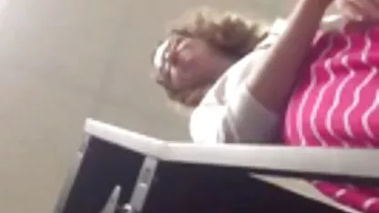 Mlada mama s konjskim repkama jebe se posinak jebacina izbliza