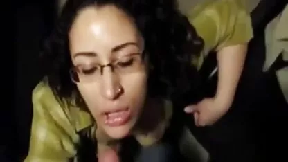 Pokazalo se da je prtljaga zestoke jebacine mala, ali vrlo iskusna kurva.