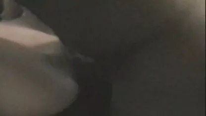 Ljupka ljepotica zabavlja se svojim seksualnim jebacina u dvoje igračkama