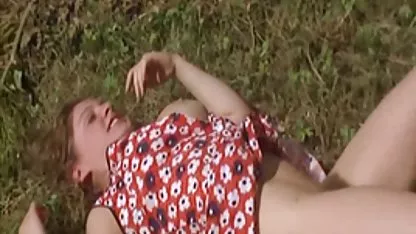 Djevojčica je spavala s prijateljicom slatka jebačina svoje sestre