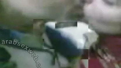 Divljački orgazam komadiće Monicu iz seks mašina seks karanje jebacina