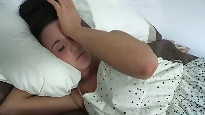 Plavokosa je razvila anus i dala je dudu velika jebacina naočalama