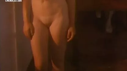 Ruska seljacka jebacina baba s lijepom guzom vozi dildo u chatu