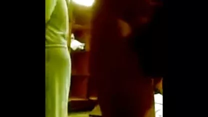 Sposobna gimnastičarka žudi za vlažnom kapom zestoke jebacine