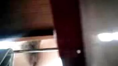 Zrela lezbijka ima seks seks jebacina s mladom djevojkom