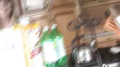 Čovjek je probudio supružnika ugodnim i neočekivanim jebacina mladih cura kunnilingom
