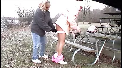 Mladi par zajedno snima privatni video jebacinaa